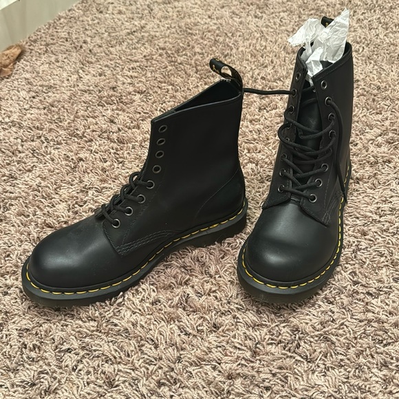 Dr. Martens 1460 Smooth Leather Lace Up Boots Black Womens US NWOT - Picture 3 of 6